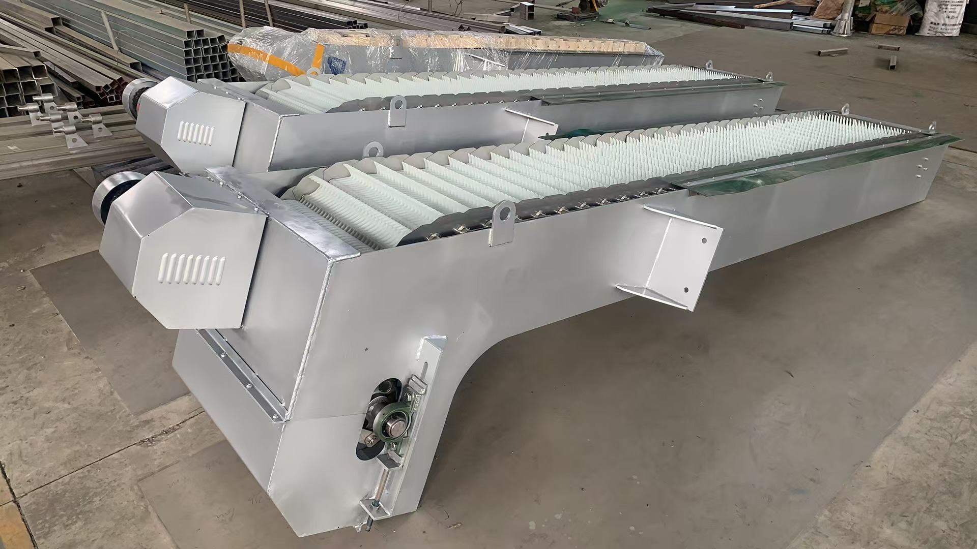 回轉(zhuǎn)耙式格柵除污機(jī)是保障整個(gè)水處理系統(tǒng)順暢運(yùn)行的基石。